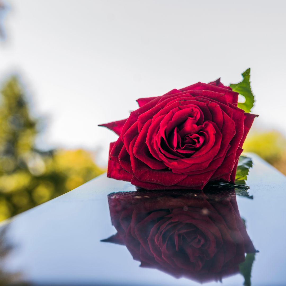 Guide to different styles and types of funeral flowers